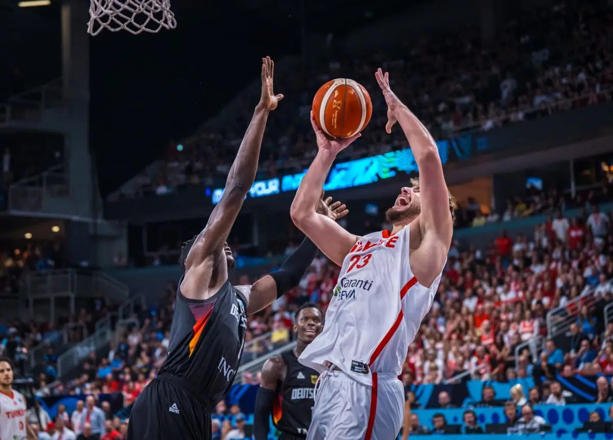 包含赛后欧篮联传出新动向，曼城防线松动，管理层表态——信心回归，球探报告显示潜力的词条